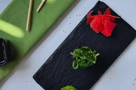 Острый гункан с чукой