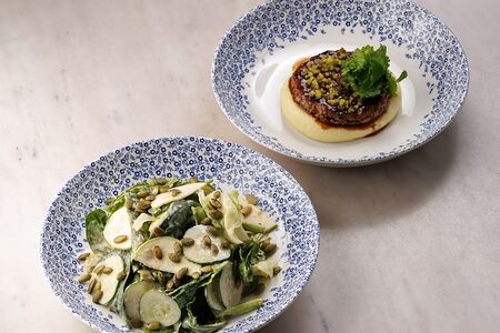 Зеленый салат и Бифштекс с картофельным пюре