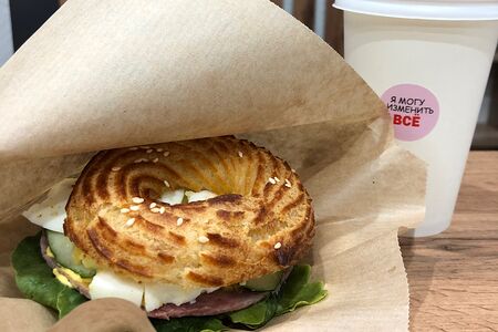 Завтрак с бейглом