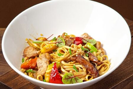 Пшеничная лапша с курицей