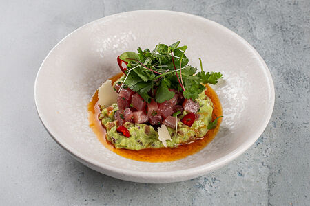 Тартар из тунца с гуакамоле