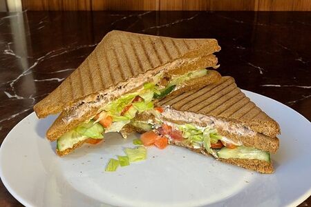 Сандвич с тунцом