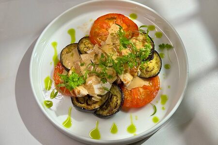 Куриная грудка с баклажанами и бакинскими томатами