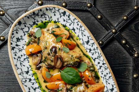 Сибас, черри, лимонный соус