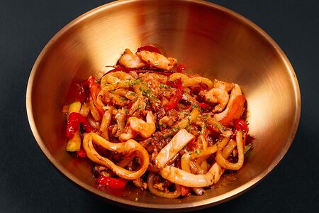 Вок с морепродуктами 