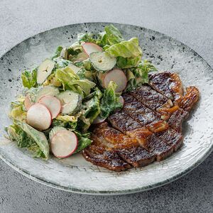 Салат с рибаем 