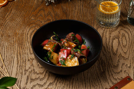 Теплый салат с баклажанами и говядиной