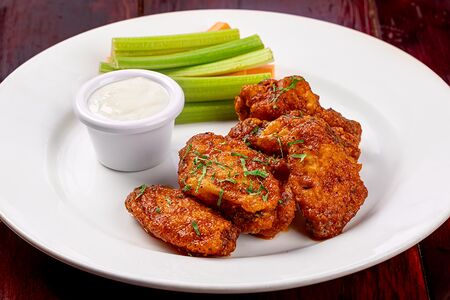 Куриные крылья в соусе Баффало