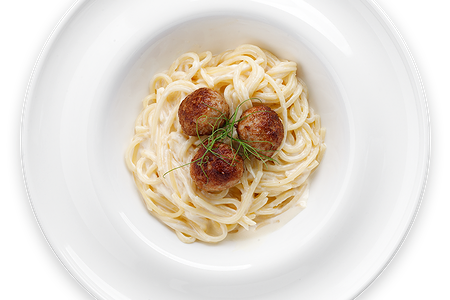 Паста с фрикадельками в сливочном соусе