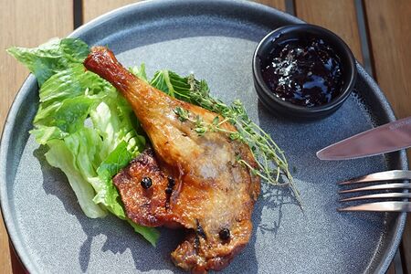 Запеченная утиная ножка