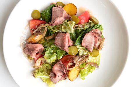 Салат с ростбифом