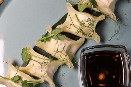 Дим самы с креветкой и кинзой