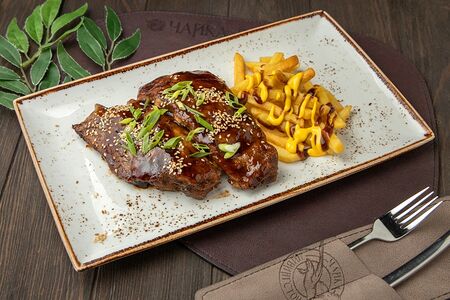 Ребра, томленые в пиве, в соусе барбекю