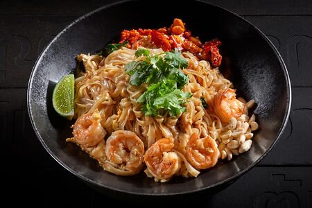 Лапша Пад тай с креветками