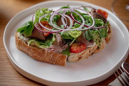 Брускетта с ростбифом 