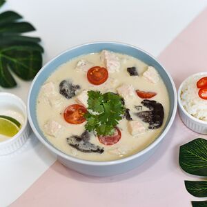 Том Кха с курицей