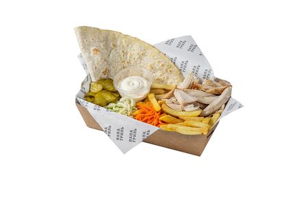 Шаурма на тарелке с курицей