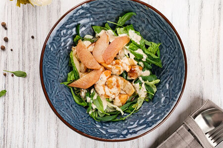 Теплый салат с морепродуктами