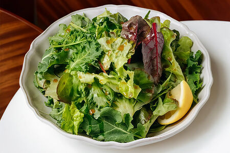 Микс-салат с кунжутной пастой