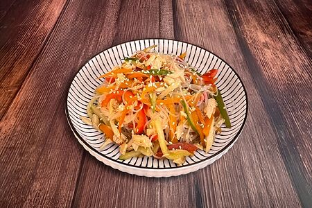 Салат с фунчозой и курицей