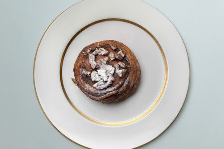 Улитка с карамелью и орехом пекан