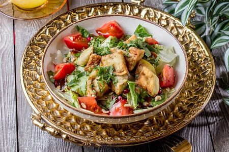 Салат с хрустящими баклажанами