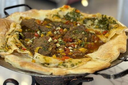 Томленая говядина в слоеном тесте