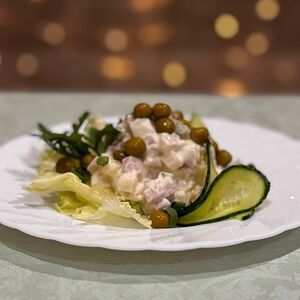 Салат  Оливье с ветчиной