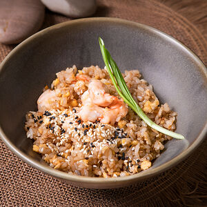 Жареный рис с креветками