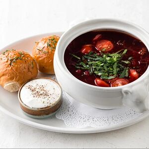 Борщ с пампушками и сметаной