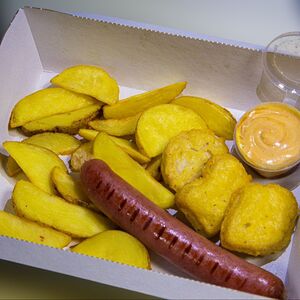 Легкий перекус (колбаска на гриле, 3 наггетса, картошка)