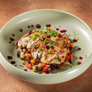 Теплый овощной салат с индейкой