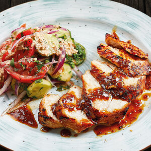 Стейк из индейки с овощным салатом