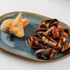 Мидии в томатном соусе