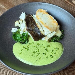 Камбала с цветной капустой и кейлом