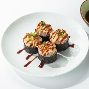 Запечённый ролл с гребешками и угрём  (1/2 порции)