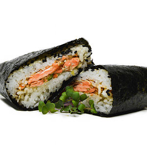 Онигири с лососем терияки