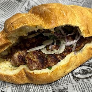 Люля куриные на мангале в батоне 