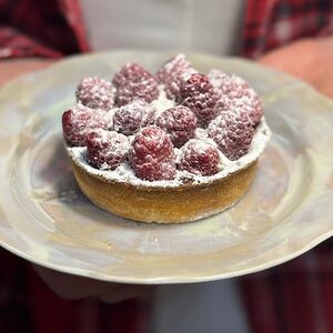 Тарталетка с малиной 