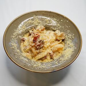 Спагетти с тигровыми креветками в сливочном соусе