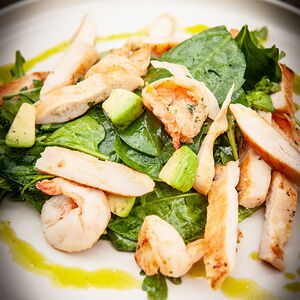 Салат курица креветки pollo gamberetti