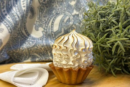 Корзинка с белковым кремом