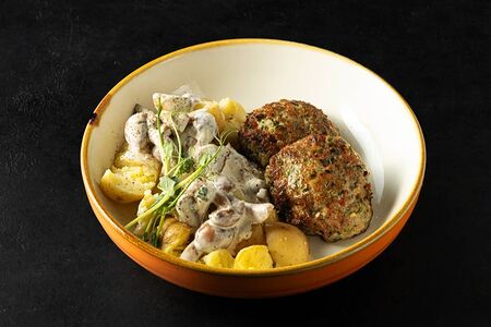 Котлетки из свинины с листьями лайма