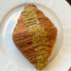 Круассан Фисташковый