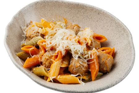 Макароны с говяжьими митболами