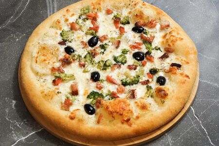 Пицца с красной рыбой