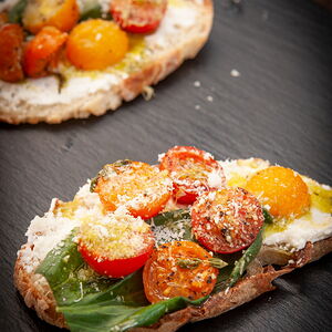 Брускетта томаты