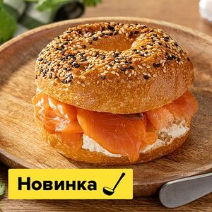Бейгл с лососем