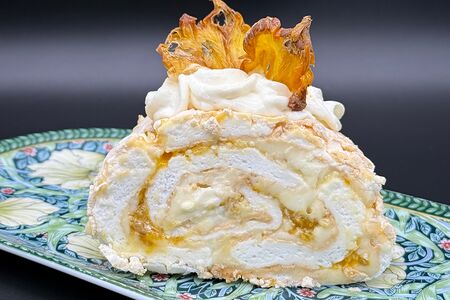 Тропический меренговый рулет