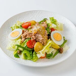 Салат с тунцом